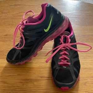 Women’s Nike Air Max (Pink and Black)